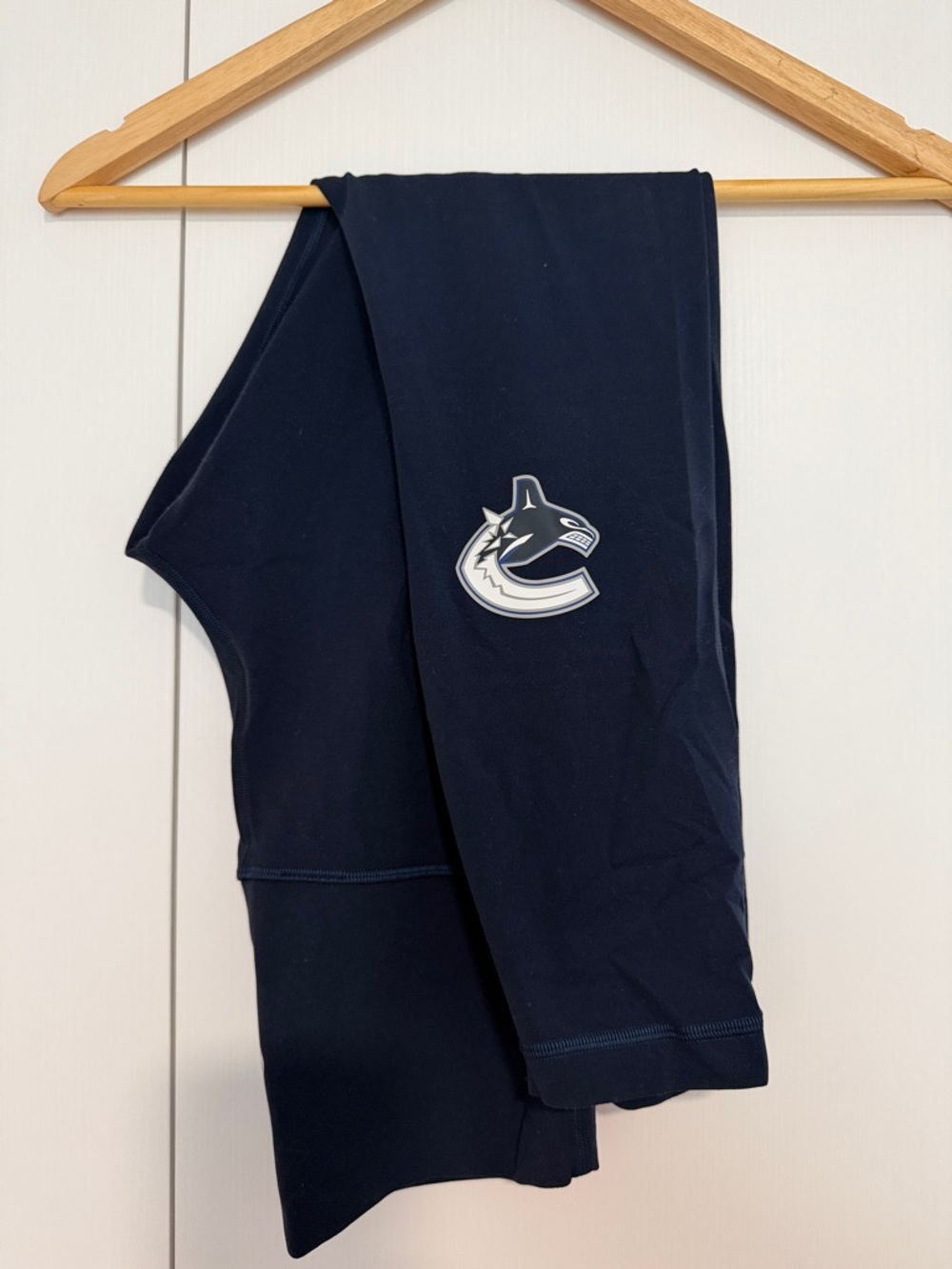 lululemon Align High Rise Leggings Navy Canucks Logo Size 8
